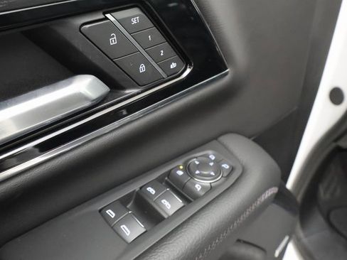 Certified 2025 GMC Yukon Denali image 9