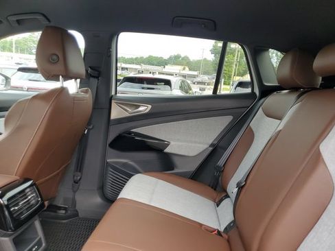 Certified 2025 Volkswagen ID.4 Pro RWD image 10
