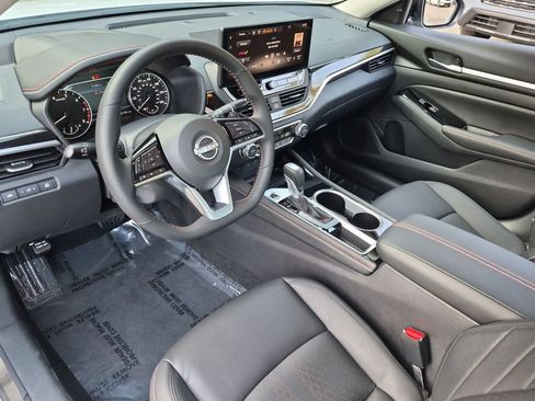 Used 2025 Nissan Altima 2.5 SR w/ SR Premium Package FWD image 15