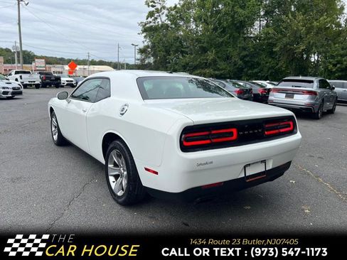Used 2015 Dodge Challenger SXT image 12