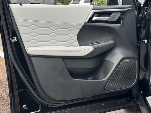 New 2025 Mitsubishi Outlander AWD image 21