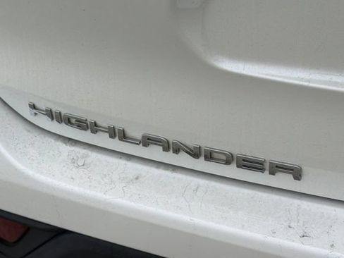 Used 2020 Toyota Highlander LE AWD/4WD image 8