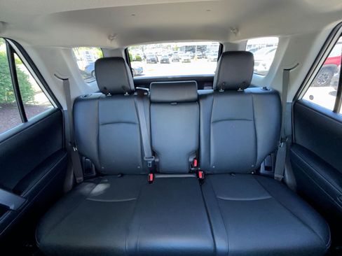 Used 2022 Toyota 4Runner Limited AWD/4WD image 25
