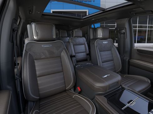 New 2026 GMC Yukon Denali Ultimate w/ LPO, Floor Liner Package AWD/4WD image 17