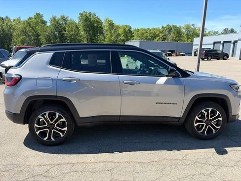 Used 2023 Jeep Compass Limited w/ Sun and Sound Group AWD/4WD image 8