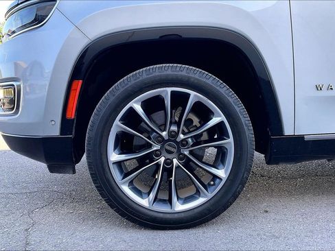 Used 2022 Jeep Wagoneer Series III w/ Premium Group I AWD/4WD image 9