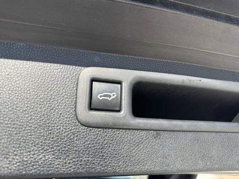 Used 2022 Toyota Highlander LE image 41