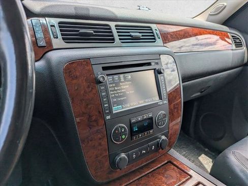 Used 2013 Chevrolet Suburban LTZ RWD image 11