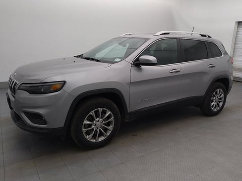 Used 2019 Jeep Cherokee Latitude Plus w/ Comfort/Convenience Group AWD/4WD image 2