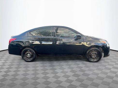 Used 2019 Nissan Versa SV image 5