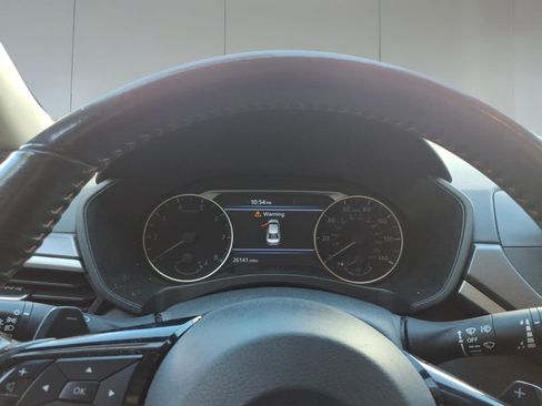 Used 2024 Nissan Altima 2.5 SR FWD image 10