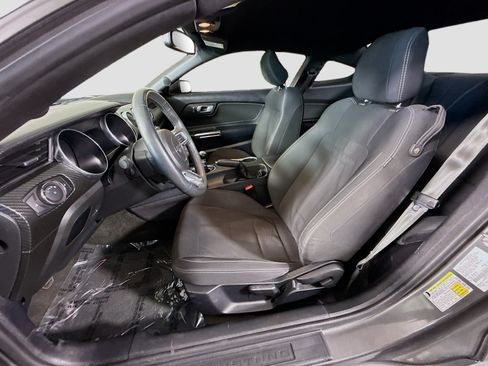 Used 2018 Ford Mustang Coupe RWD image 15
