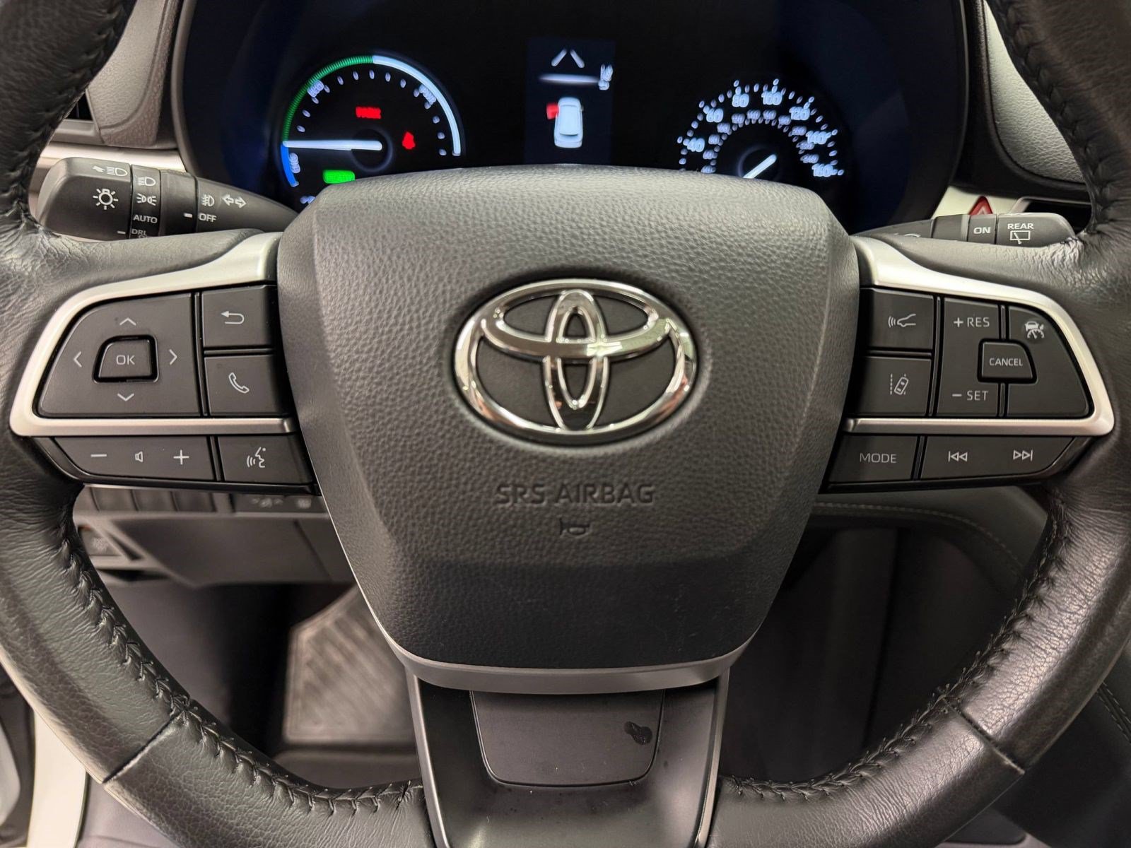 Used 2024 Toyota Sienna XLE FWD image 30