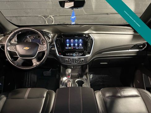 Used 2023 Chevrolet Traverse RS image 2