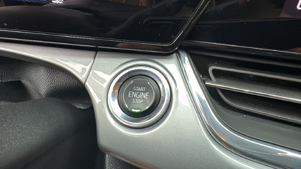 Used 2025 Chevrolet Trax LT FWD image 14