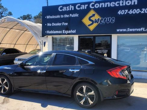 Used 2018 Honda Civic Touring image 8