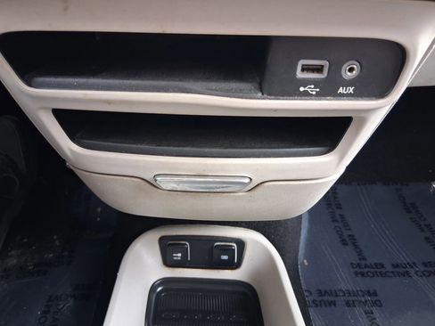 Used 2019 Chrysler Pacifica Touring-L image 22