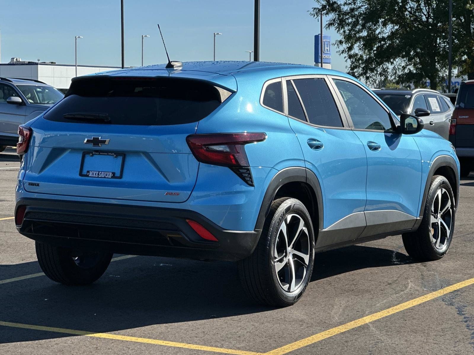 Certified 2025 Chevrolet Trax RS w/ Driver Confidence Package FWD image 3