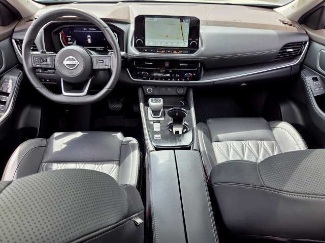 Used 2023 Nissan Rogue Platinum w/ Platinum Premium Package FWD image 15