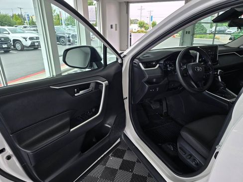 Used 2023 Toyota RAV4 XLE AWD/4WD image 31
