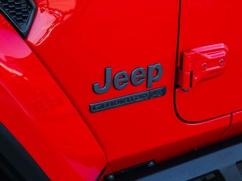 Used 2021 Jeep Gladiator Sport w/ Quick Order Package 24Q 80Th AWD/4WD image 4