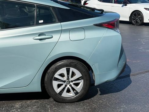 Used 2018 Toyota Prius Two w/ Prius Two Safety Plus Package FWD image 4