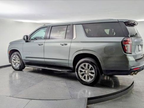 Used 2023 Chevrolet Suburban Premier image 6