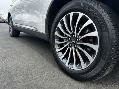 Certified 2023 Lincoln Aviator Reserve w/ Equipment Group 201A image 11