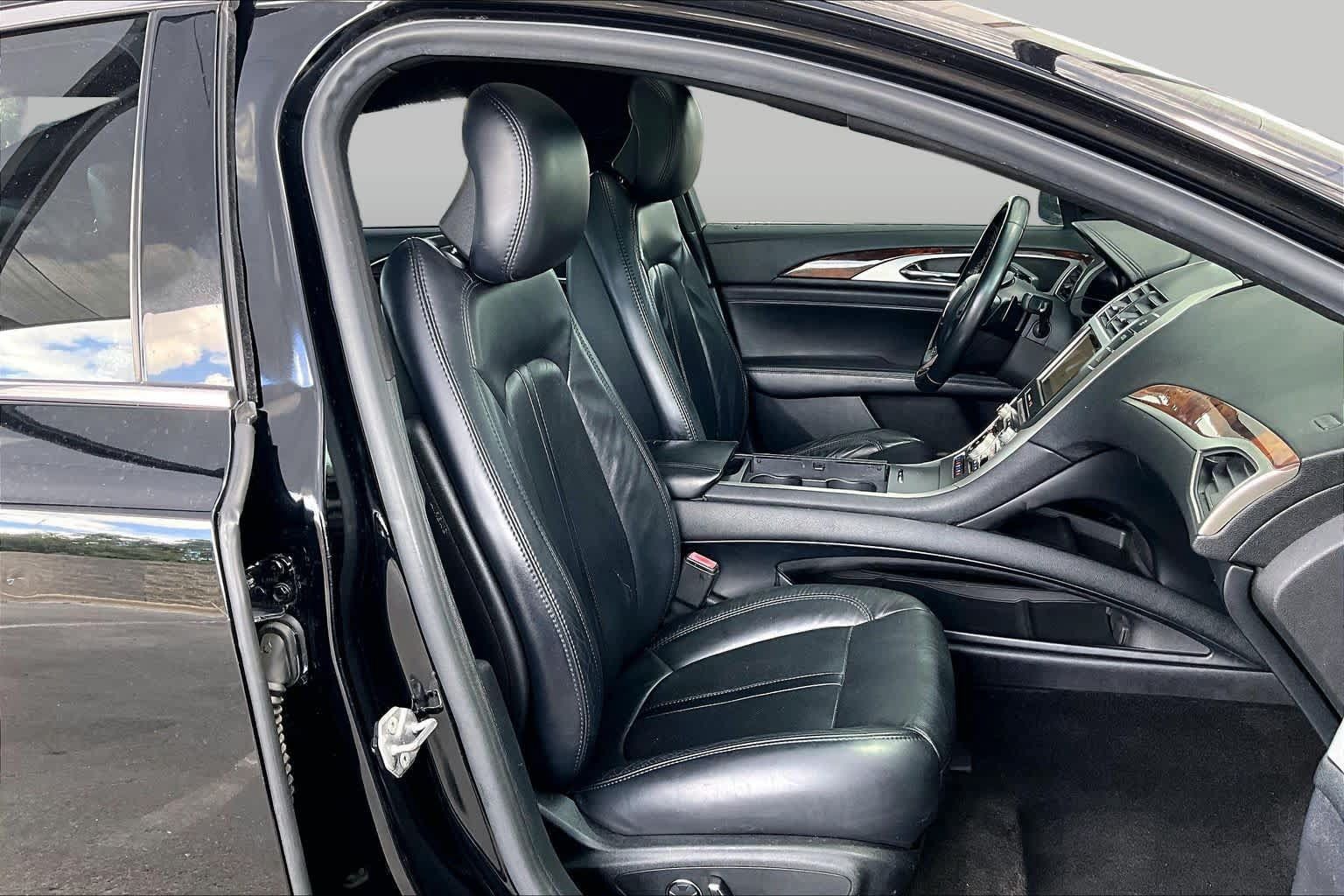 Used 2017 Lincoln MKZ Reserve FWD image 9