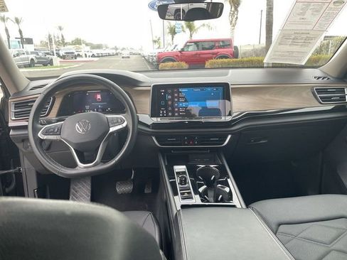 Used 2024 Volkswagen Atlas SE image 19