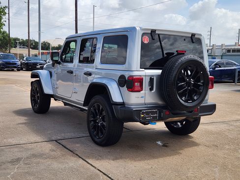 Used 2024 Jeep Wrangler Unlimited Sahara AWD/4WD image 8