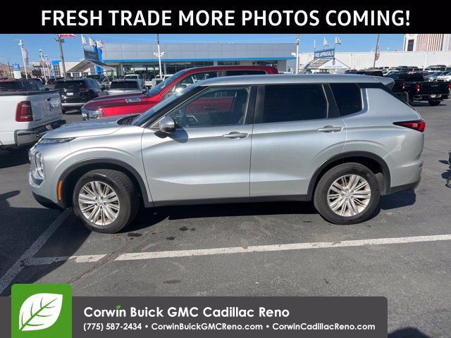Used 2023 Mitsubishi Outlander ES AWD/4WD image 1