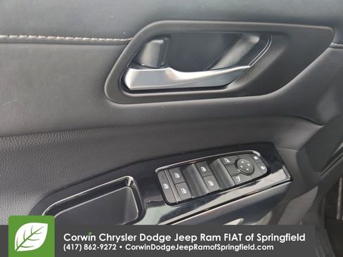 Used 2025 Nissan Pathfinder SL image 21