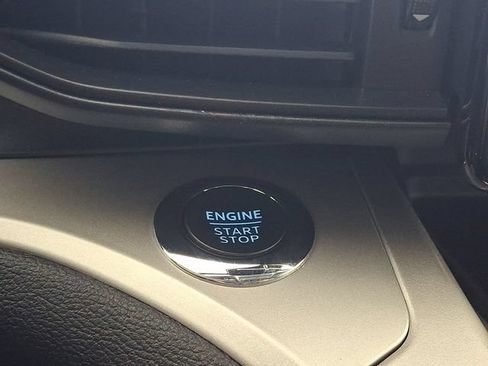 Used 2023 Ford Explorer XLT AWD/4WD image 28
