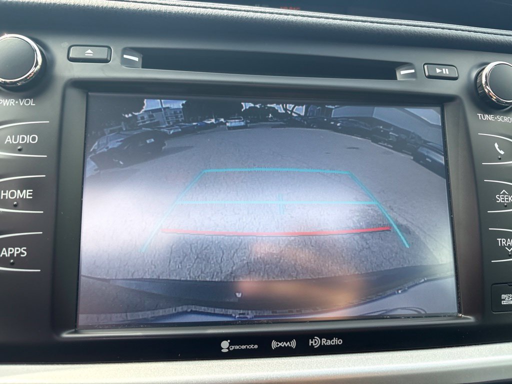 Used 2018 Toyota Highlander SE FWD image 14