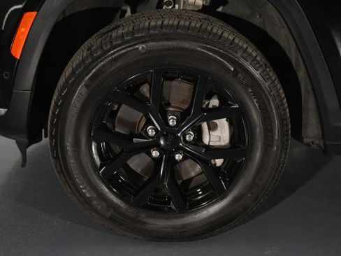 Used 2025 Jeep Grand Cherokee L Limited w/ Luxury Tech Group II image 28