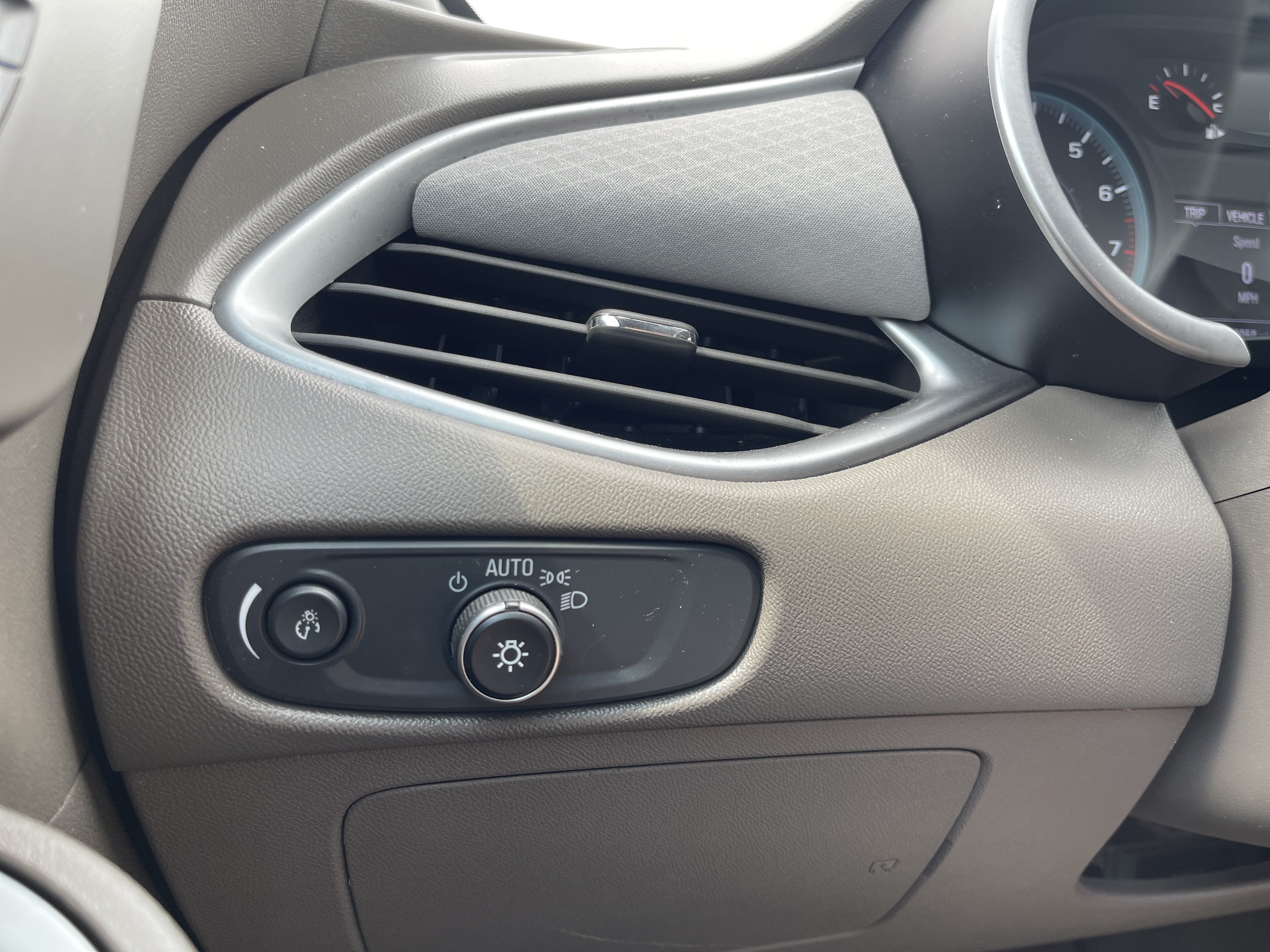 Used 2025 Chevrolet Malibu LT FWD image 18