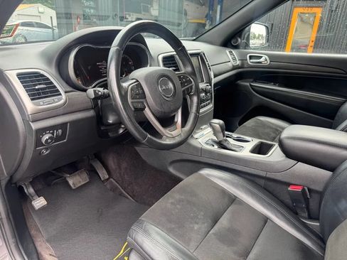 Used 2018 Jeep Grand Cherokee Altitude AWD/4WD image 5