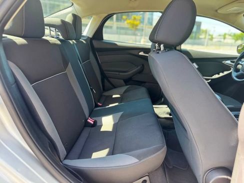 Used 2014 Ford Focus SE FWD image 28