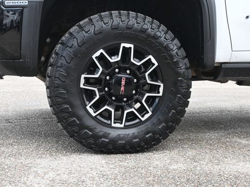 Used 2025 GMC Sierra 2500 AT4X AWD/4WD image 28