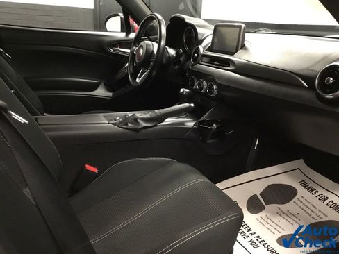 Used 2018 FIAT 124 Spider Classica w/ Technology Group image 37