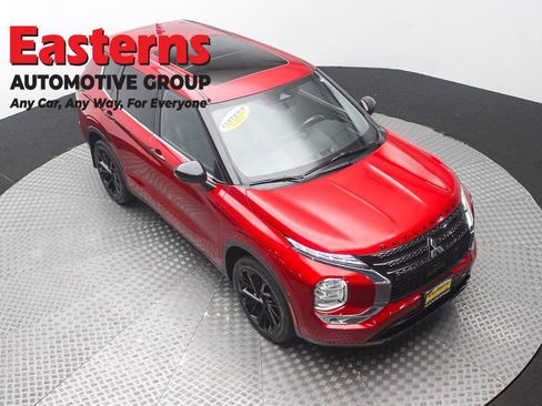 Used 2022 Mitsubishi Outlander SE FWD image 3