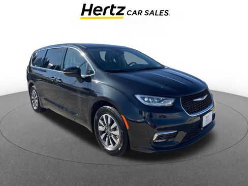 Used 2023 Chrysler Pacifica Touring-L image 1