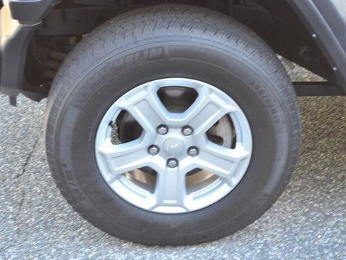 Used 2021 Jeep Wrangler Sport image 13