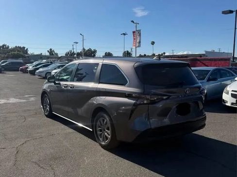 Used 2023 Toyota Sienna LE image 8