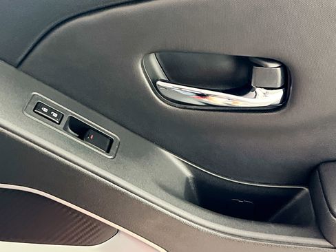 Used 2024 Nissan Frontier SL image 32