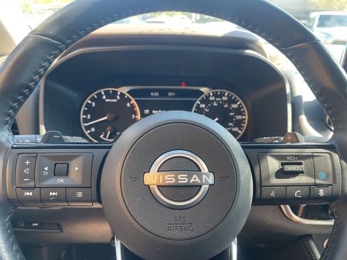 Used 2023 Nissan Rogue SL AWD/4WD image 11