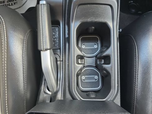Used 2020 Jeep Gladiator Overland AWD/4WD image 32