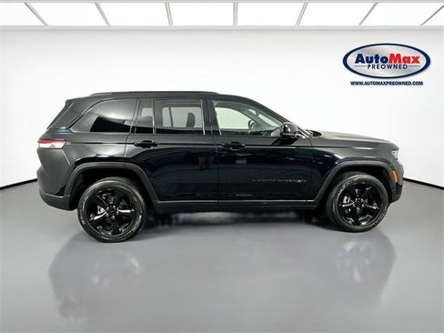 Used 2023 Jeep Grand Cherokee Altitude image 10