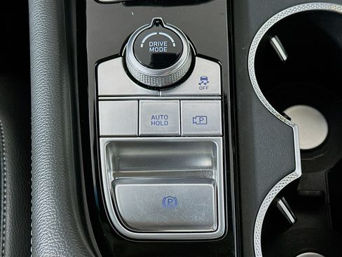 Used 2025 Genesis G70 2.5T RWD image 26